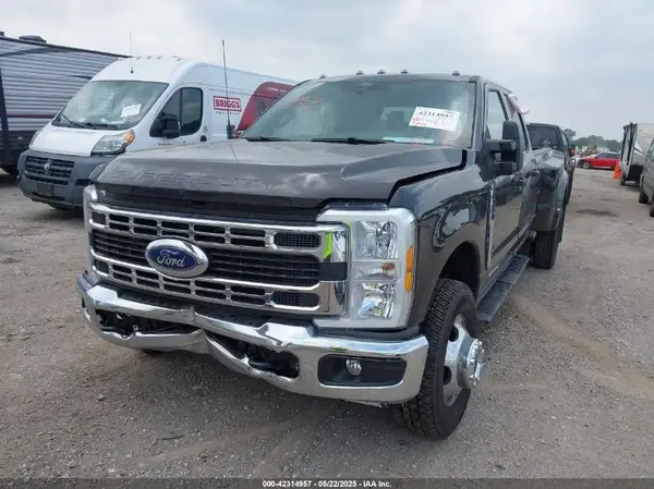 1FT8W3DT9SEC56358 2025 FORD F350 - Image 2