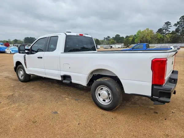 1FT8X2AA2PEC78686 2023 FORD F250 - Image 2