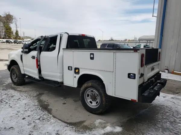 1FT8X3B66KED18941 2019 FORD F350 - Image 2