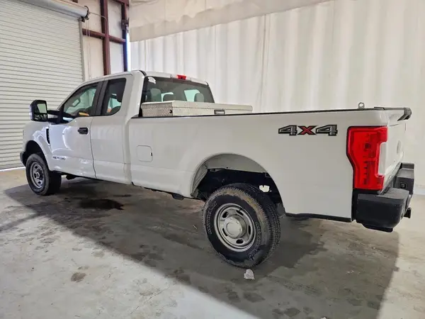 1FT8X3BT3JEB36683 2018 FORD F350 - Image 2