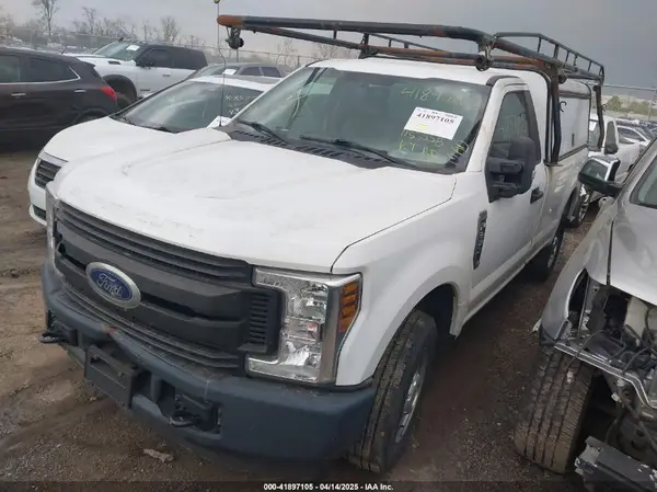 1FTBF2A60JEC83073 2018 FORD F250 - Image 2