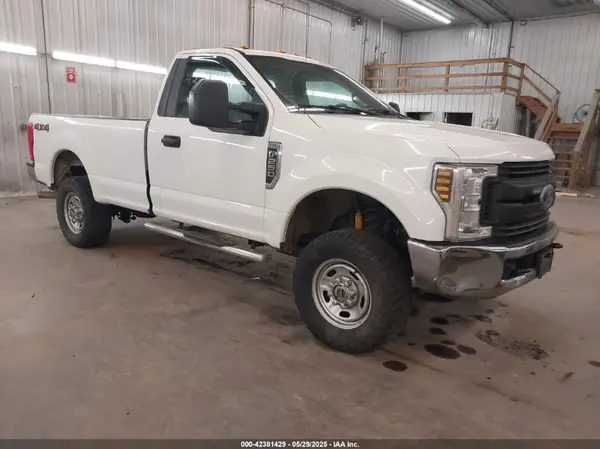 1FTBF2B60JEC58138 2018 FORD F250 - Image 1