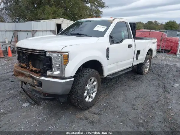 1FTBF2B61JEB03629 2018 FORD F250 - Image 2
