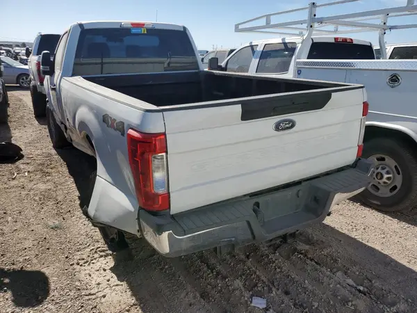 1FTBF2B63HED57918 2017 FORD F250 - Image 2