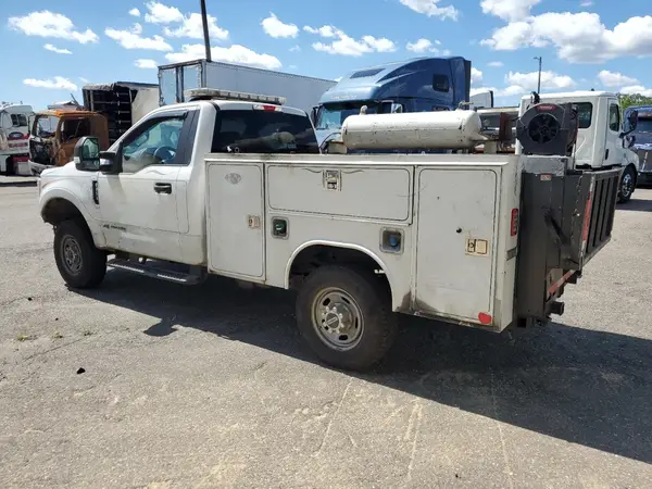 1FTRF3BT6KEF74946 2019 FORD F350 - Image 2