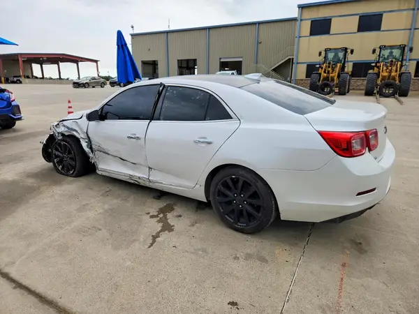 1G11E5SA2GF110329 2016 CHEVROLET MALIBU - Image 2