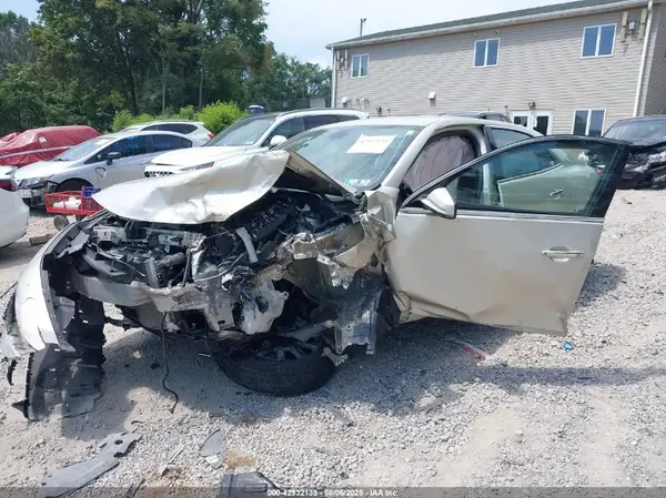 1G11E5SA2GF139698 2016 CHEVROLET MALIBU - Image 2