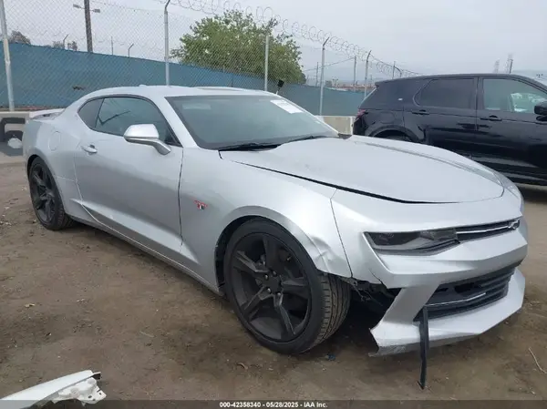 1G1FB1RX8H0158262 2017 CHEVROLET CAMARO - Image 1