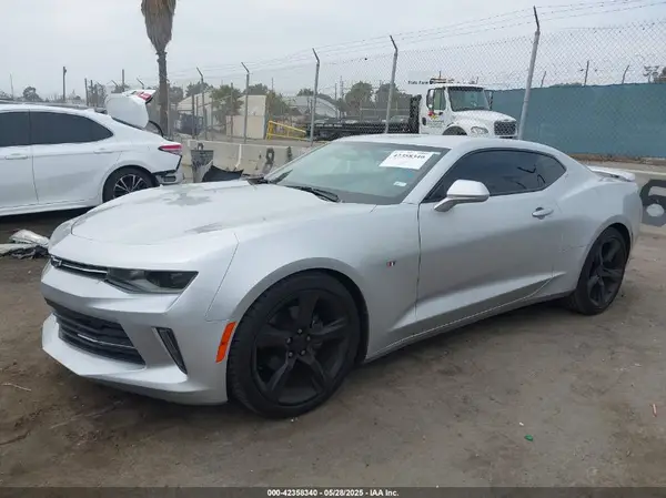 1G1FB1RX8H0158262 2017 CHEVROLET CAMARO - Image 2