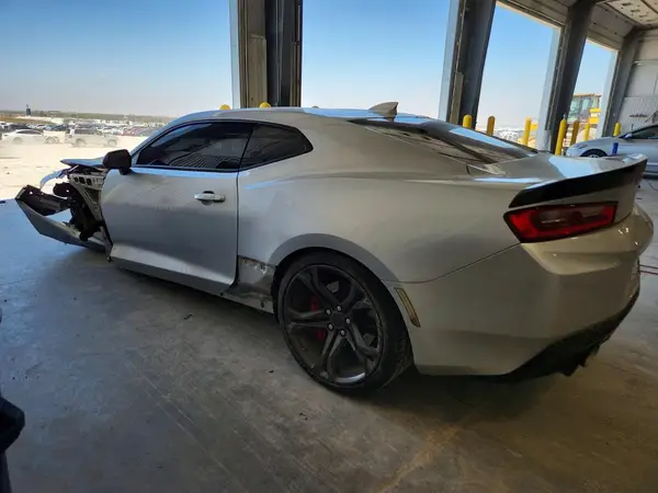1G1FE1R70J0158561 2018 CHEVROLET CAMARO - Image 2