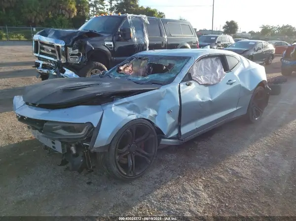 1G1FE1R72J0129952 2018 CHEVROLET CAMARO - Image 2