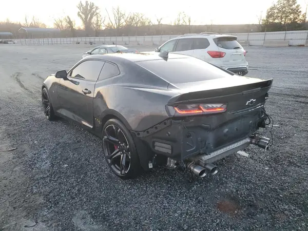 1G1FE1R72J0148372 2018 CHEVROLET CAMARO - Image 2