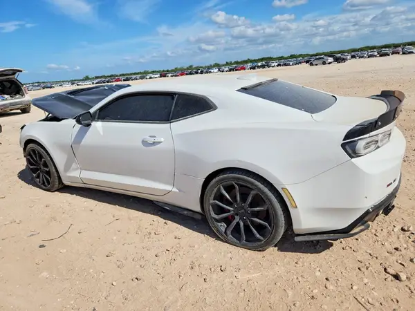 1G1FE1R72J0158626 2018 CHEVROLET CAMARO - Image 2