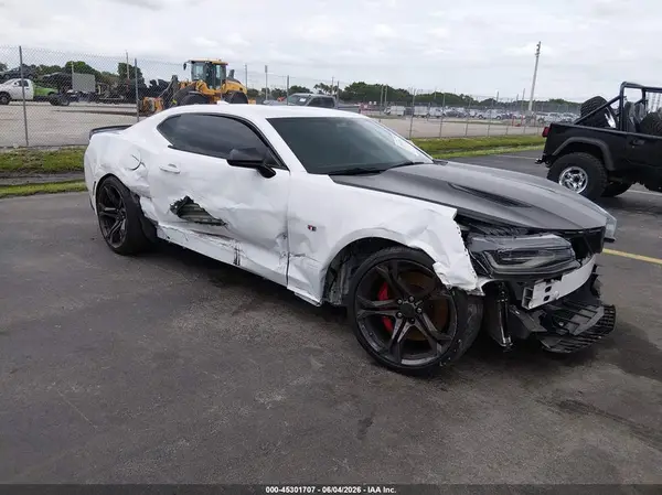 1G1FE1R73J0100184 2018 CHEVROLET CAMARO - Image 1