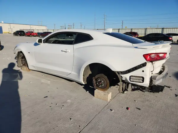 1G1FH1R75J0108570 2018 CHEVROLET CAMARO - Image 2