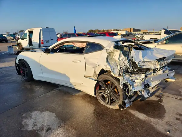 1G1FH1R75J0138877 2018 CHEVROLET CAMARO - Image 2