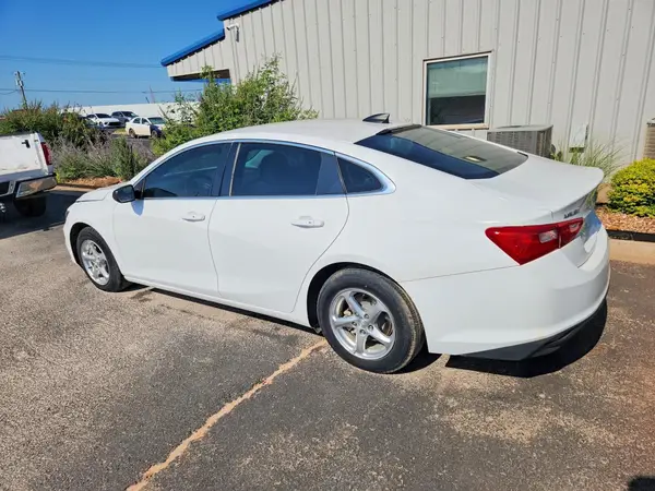 1G1ZC5ST4JF219389 2018 CHEVROLET MALIBU - Image 2