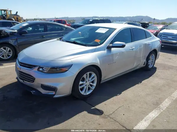 1G1ZD5ST0JF151976 2018 CHEVROLET MALIBU - Image 2