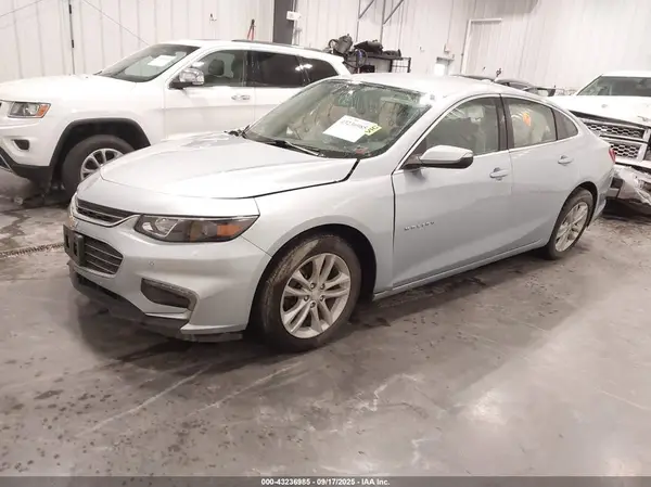 1G1ZD5ST0JF185464 2018 CHEVROLET MALIBU - Image 2