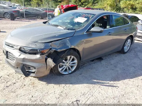 1G1ZD5ST0JF185755 2018 CHEVROLET MALIBU - Image 2