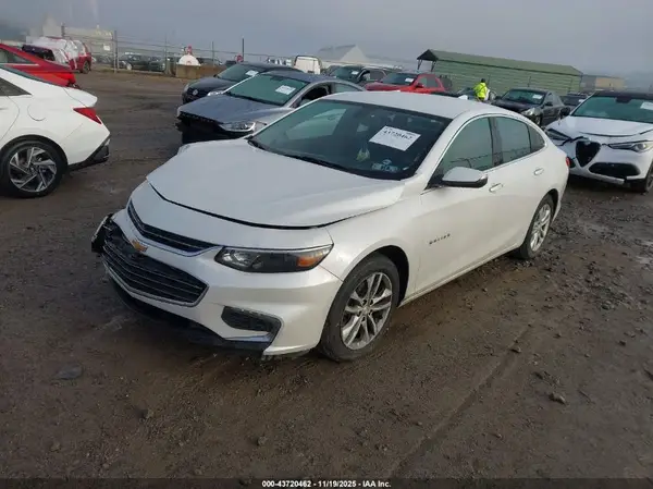 1G1ZD5ST0JF193564 2018 CHEVROLET MALIBU - Image 2