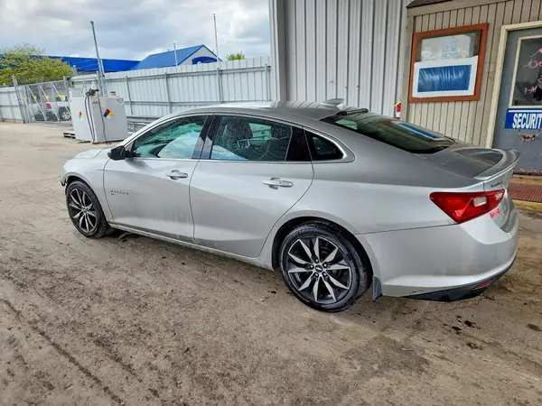 1G1ZD5ST0JF197324 2018 CHEVROLET MALIBU - Image 2