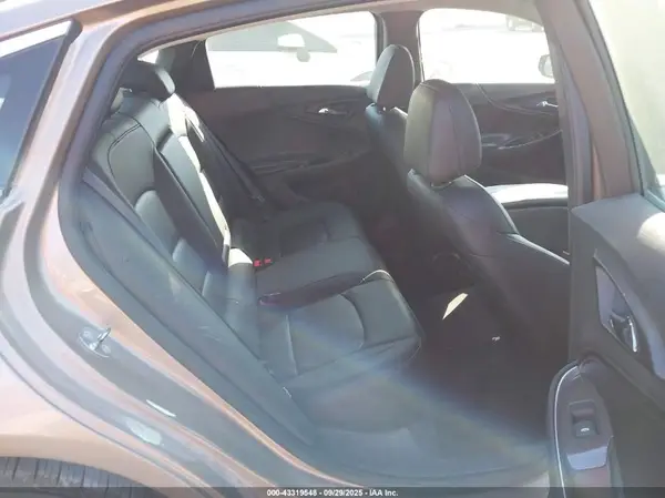1G1ZD5ST0JF208161 2018 CHEVROLET MALIBU - Image 8