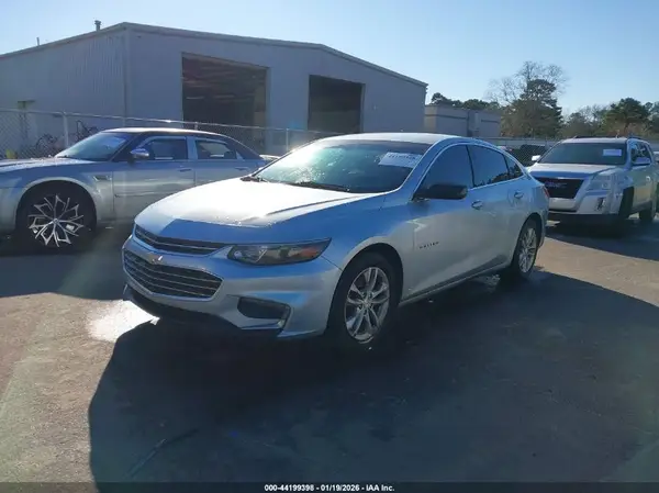 1G1ZD5ST0JF223050 2018 CHEVROLET MALIBU - Image 2