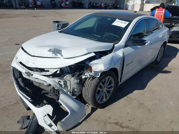 1G1ZD5ST0JF233044 2018 CHEVROLET MALIBU - Image 2