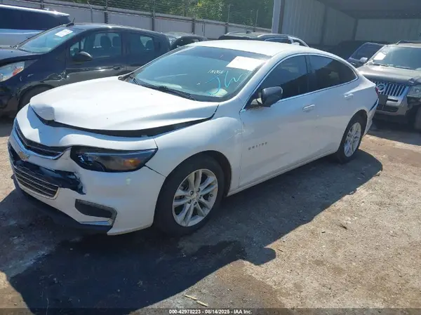 1G1ZD5ST0JF236638 2018 CHEVROLET MALIBU - Image 2