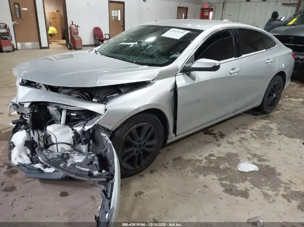 1G1ZD5ST0JF243556 2018 CHEVROLET MALIBU - Image 2