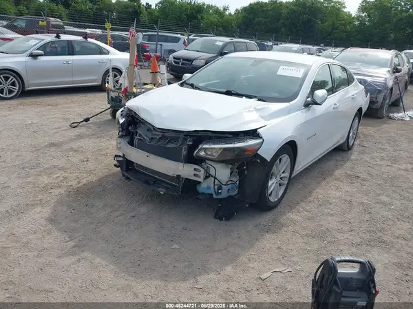 1G1ZD5ST0JF249924 2018 CHEVROLET MALIBU - Image 2