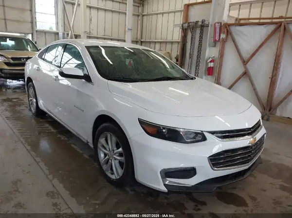 1G1ZD5ST0JF250135 2018 CHEVROLET MALIBU - Image 1