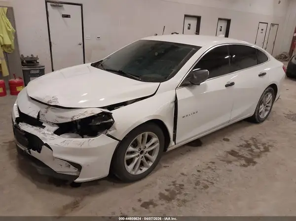 1G1ZD5ST1JF101927 2018 CHEVROLET MALIBU - Image 2