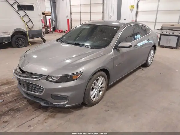 1G1ZD5ST1JF104830 2018 CHEVROLET MALIBU - Image 2