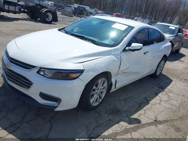 1G1ZD5ST1JF142770 2018 CHEVROLET MALIBU - Image 2