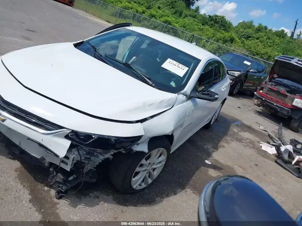 1G1ZD5ST1JF144857 2018 CHEVROLET MALIBU - Image 2