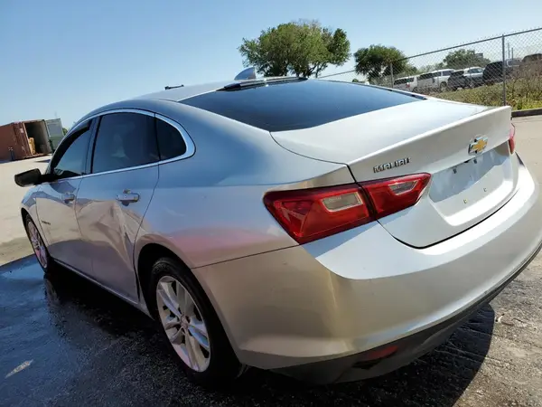 1G1ZD5ST1JF158404 2018 CHEVROLET MALIBU - Image 2