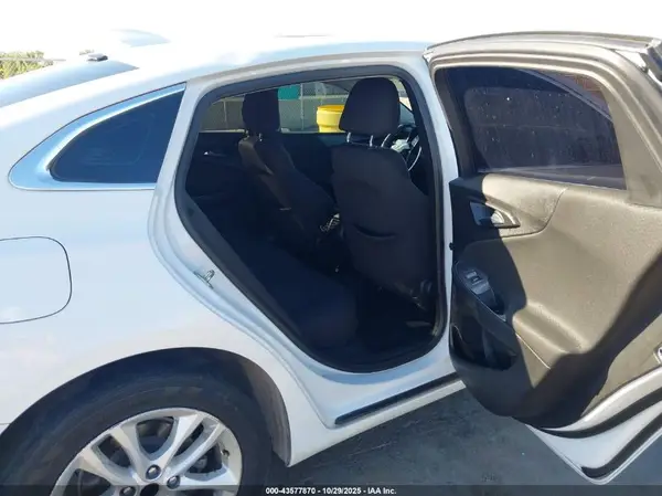 1G1ZD5ST1JF178197 2018 CHEVROLET MALIBU - Image 8
