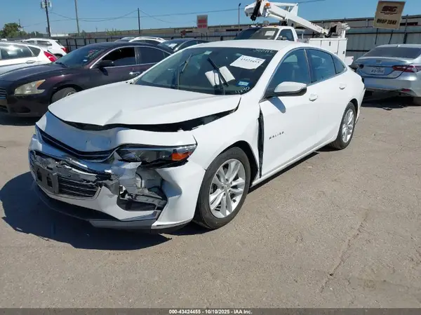 1G1ZD5ST1JF184890 2018 CHEVROLET MALIBU - Image 2