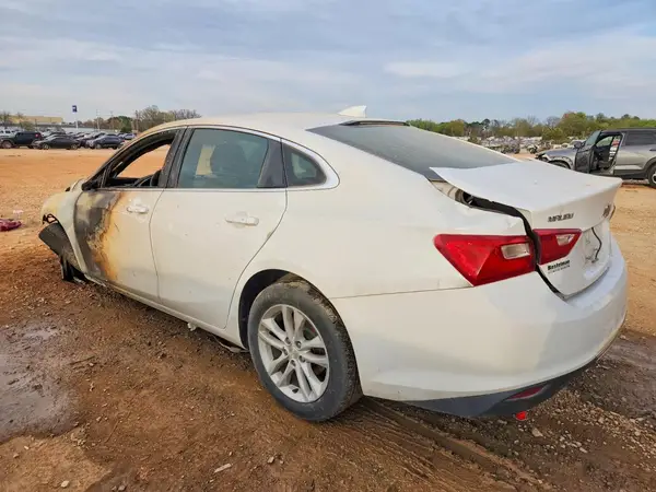 1G1ZD5ST1JF185764 2018 CHEVROLET MALIBU - Image 2