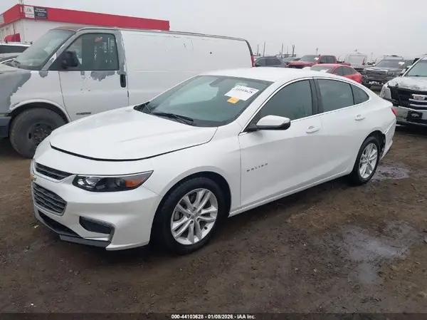 1G1ZD5ST1JF211635 2018 CHEVROLET MALIBU - Image 2