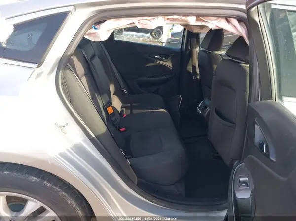 1G1ZD5ST1JF230041 2018 CHEVROLET MALIBU - Image 8