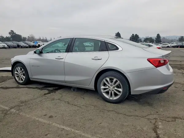 1G1ZD5ST1JF231982 2018 CHEVROLET MALIBU - Image 2