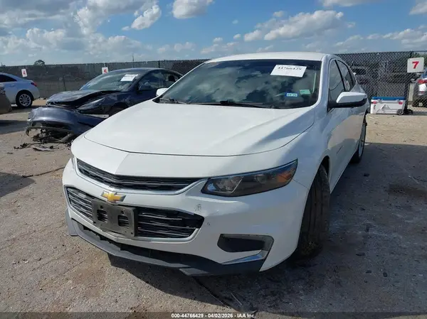 1G1ZD5ST1JF233764 2018 CHEVROLET MALIBU - Image 2