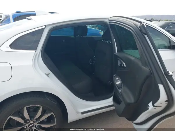 1G1ZD5ST1JF234722 2018 CHEVROLET MALIBU - Image 8