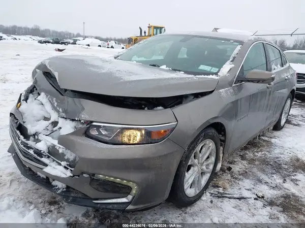 1G1ZD5ST1JF251360 2018 CHEVROLET MALIBU - Image 2