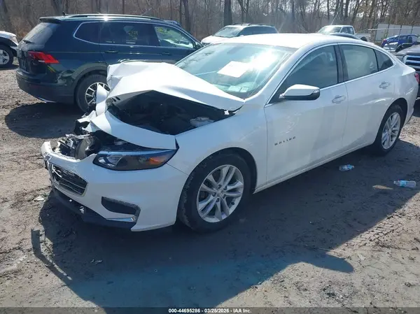 1G1ZD5ST1JF252119 2018 CHEVROLET MALIBU - Image 2