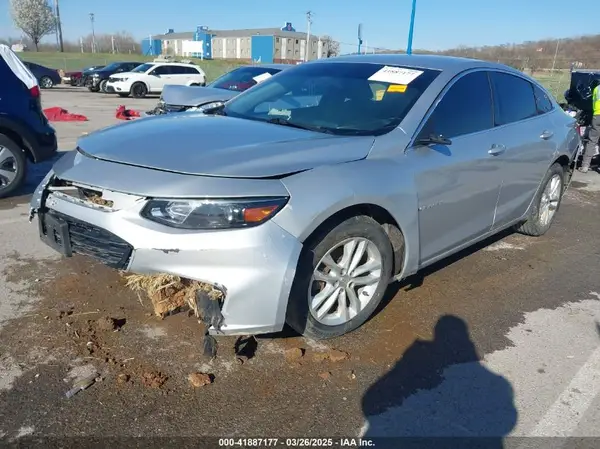 1G1ZD5ST1JF261841 2018 CHEVROLET MALIBU - Image 2