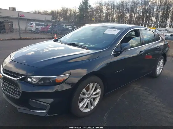 1G1ZD5ST1JF272404 2018 CHEVROLET MALIBU - Image 2